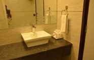 Toilet Kamar 6 Hotel Palm Galaxy