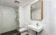 In-room Bathroom 3 Designer South Bank Apartment