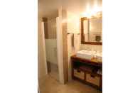 In-room Bathroom La Parenthese de Chalais