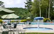 Kolam Renang 3 Cozy Pocono Mountain Escape