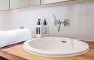 In-room Bathroom 7 Stunning 2 bed Penthouse apartment