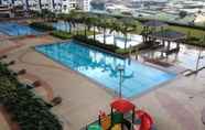 Kolam Renang 3 Cool Place Light Residences