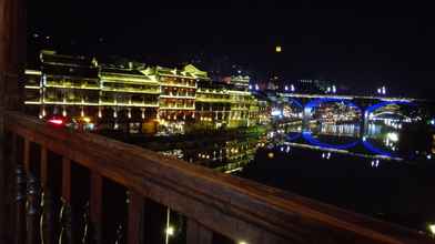 Exterior 4 Fenghuang Hua Xiang Yuan Inn