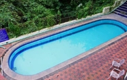 Kolam Renang 4 Basilica Holiday Home