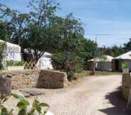 Exterior 7 Les Yourtes à la Ferme des Epis