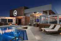 Swimming Pool Embassy Suites by Hilton Knoxville Downtown