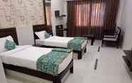 Kamar Tidur 5 Hotel Shashinag Clarks Inn