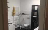 In-room Bathroom 7 Apartment mit Terrasse in Oberhausen