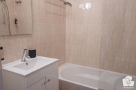 Toilet Kamar Alfama Dream Apartments