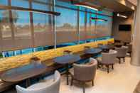 Bar, Cafe and Lounge SpringHill Suites by Marriott Newark Fremont