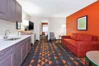Common Space Holiday Inn & Suites Toledo Southwest - Perrysburg, an IHG Hotel