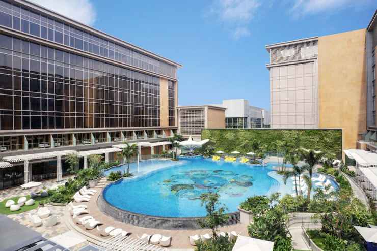 SWIMMING_POOL Sheraton Manila Hotel