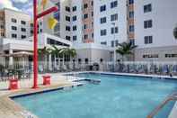 Kolam Renang Residence Inn by Marriott Fort Lauderdale Coconut Creek