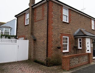 Exterior 2 Wakeford Cottage