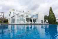 Swimming Pool The Lake Villa Mountains & Sea view