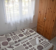 Bedroom 3 Gréta Wellness Apartmanok -Köztársaság u