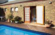 Swimming Pool 2 Bed and Beach Cape Town