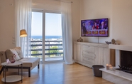 Kamar Tidur 5 Rhea - Glyfada Sea View Apartment