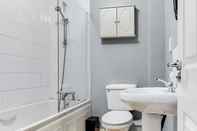 Toilet Kamar 8 The Abbey