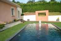 Swimming Pool Villa Terrefort