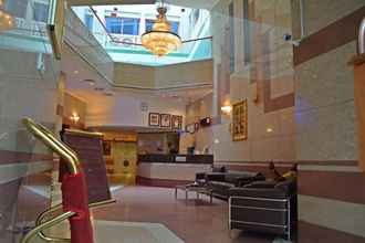 Lobby 4 Queen's Hotel