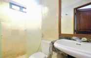 Toilet Kamar 4 4BR Cozy Tropical Retreat Penthouse