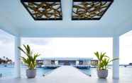 Swimming Pool 4 Hotel Riu Atoll