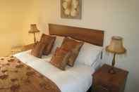 Bedroom Measure Cottage - Sleeps up to 5 - Henley in Arden - HOT TUB