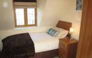 Bedroom 4 Measure Cottage - Sleeps up to 5 - Henley in Arden - HOT TUB