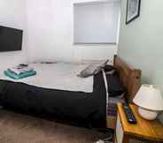 Kamar Tidur 2 Lovely Rooms in a Quiet Place of Woking