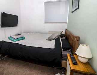 Kamar Tidur 2 Lovely Rooms in a Quiet Place of Woking