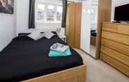 Bedroom 3 Lovely Rooms in a Quiet Place of Woking