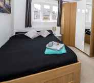 Kamar Tidur 3 Lovely Rooms in a Quiet Place of Woking
