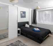 Kamar Tidur 7 Lovely Rooms in a Quiet Place of Woking