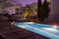 Swimming Pool Hostal Santi