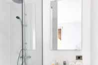 Toilet Kamar White Room