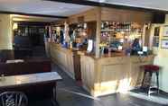 Quầy bar, cafe và phòng lounge 2 Raleghs Cross Inn