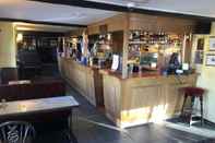 Quầy bar, cafe và phòng lounge Raleghs Cross Inn