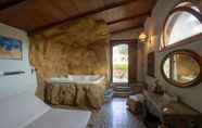 In-room Bathroom 6 La Belle Evoque