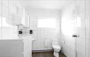In-room Bathroom 5 B&B Guesthouse Keflavík