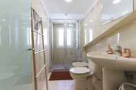 In-room Bathroom Bairro Alto Experience by Homing