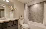 Phòng tắm bên trong 4 Marbella Lane Executive Townhome, 20 mins to Boulder