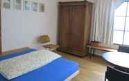 Bedroom 6 Basel Backpack - Hostel