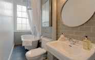 In-room Bathroom 6 Vibrant 1 Bedroom Flat In Islington With Garden