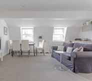 Common Space 2 Bright & Airy 1 Bedroom Apartment in Central London