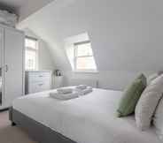 Bedroom 6 Bright & Airy 1 Bedroom Apartment in Central London