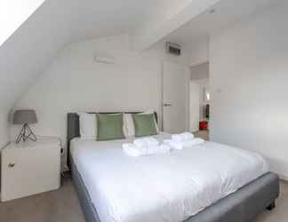 Bedroom 2 Bright & Airy 1 Bedroom Apartment in Central London