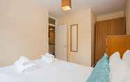 Bedroom 3 Modern and Homely 2 Bedroom by Canary Wharf