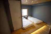 Bedroom SHARIN Kanazawa Traveler's Inn - Hostel