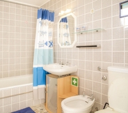 In-room Bathroom 7 A28 - Torralta Studio Alvor by Dreamalgarve